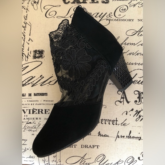 Boots; Lace Midfoot; Block Heel; Fabric Upper; Back Zipper; Black - Picture 4 of 9